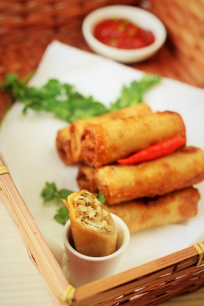 CHICKEN SPRING ROLLS