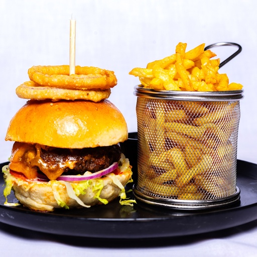 [LC029] BURGER - GRILLED BEEF BURGER WITH CHIPS